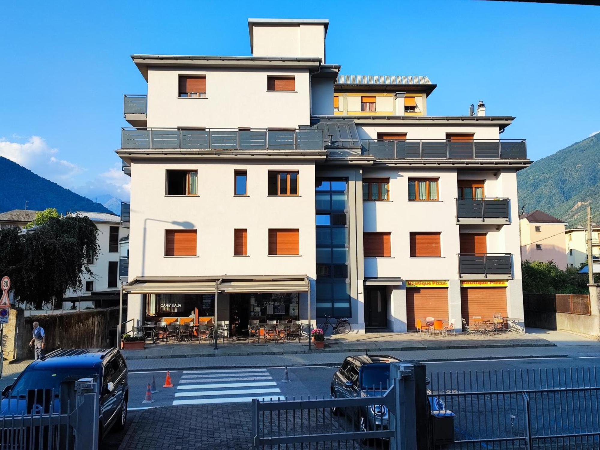 Il Girasole Apartment Tirano Bagian luar foto